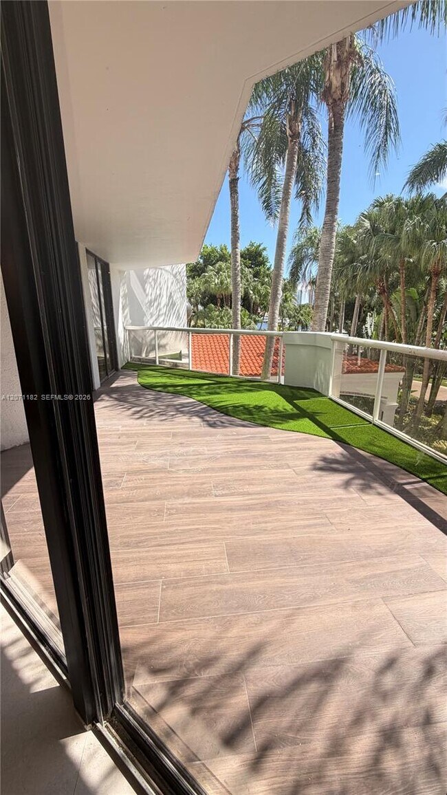 Building Photo - 3610 Yacht Club Dr