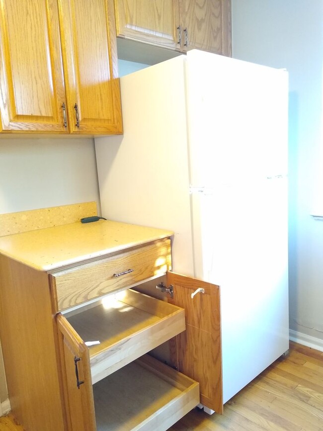 Building Photo - Park Hill 2 Bedroom 1 Bath Central Air! At...