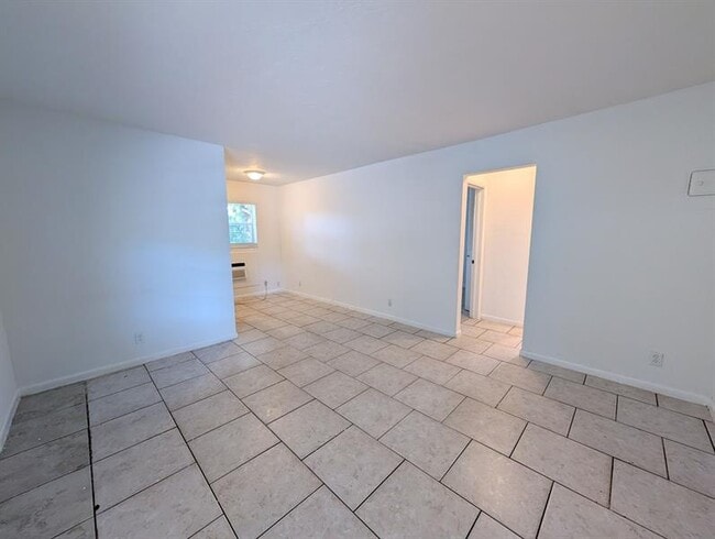 Building Photo - 1061 NE 23rd Terrace