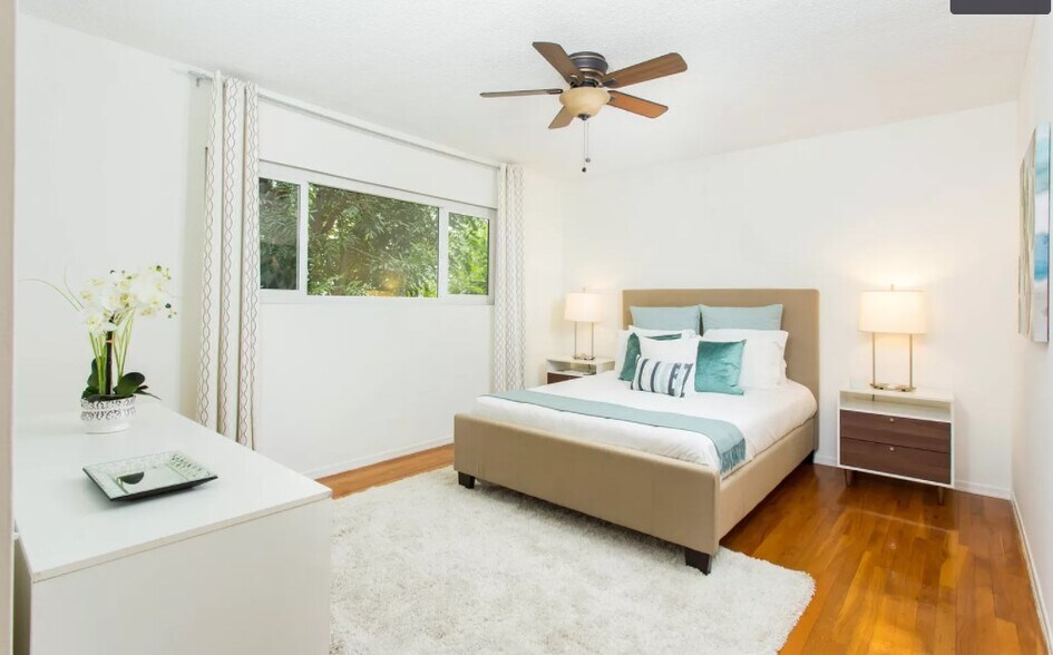 Primary Photo - 3200 S Sepulveda Blvd