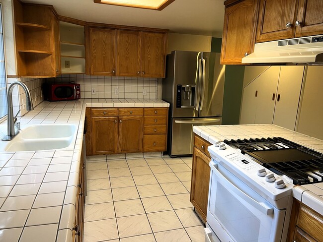 Building Photo - Custom 2-story Humboldt Hill home features 3-car garage, spacious pet-friendly yard