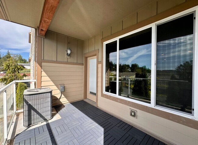Building Photo - 1850 SW Scenic Heights St