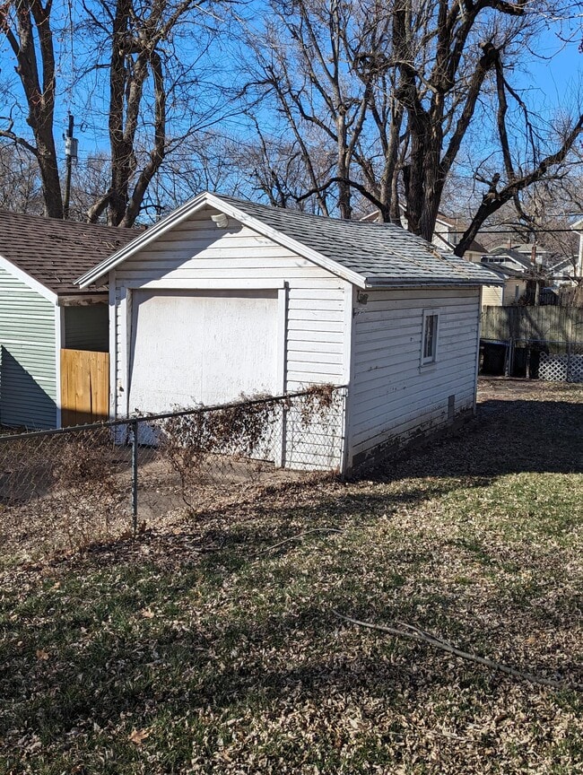 Building Photo - 1317 SW Plass Ave