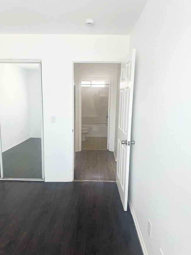 Building Photo - 7230-32 TUJUNGA AVE,