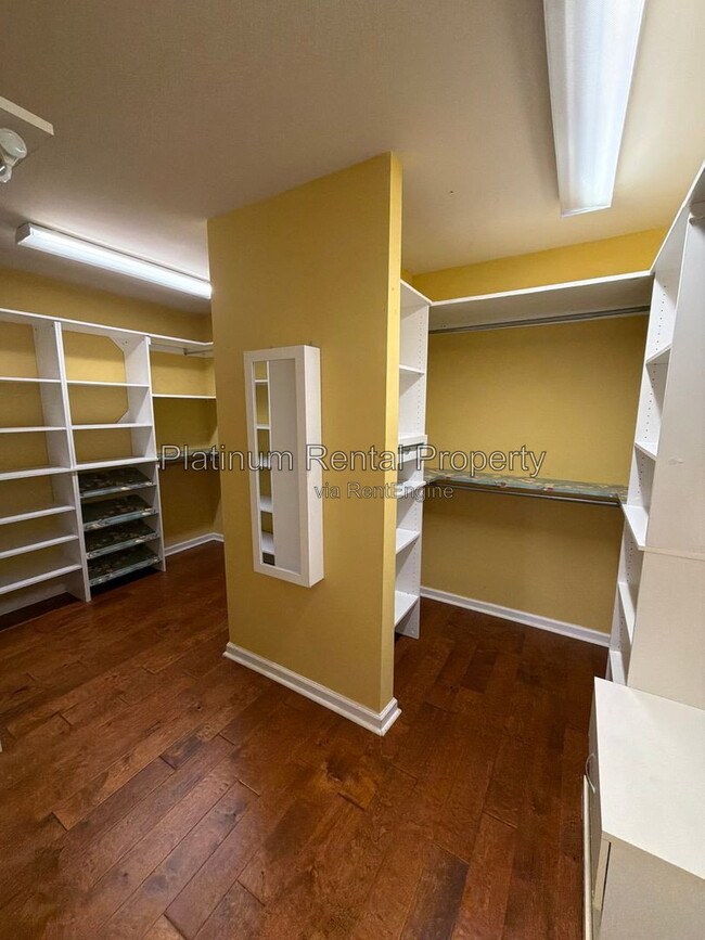 Building Photo - 4315 Avondale Ln