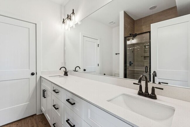 Building Photo - High-End 2BR Townhome | Rooftop Terrace + 2-Car Garage | 24-Unit Commnity