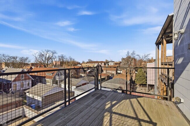 Building Photo - 1042 S Oakley Blvd