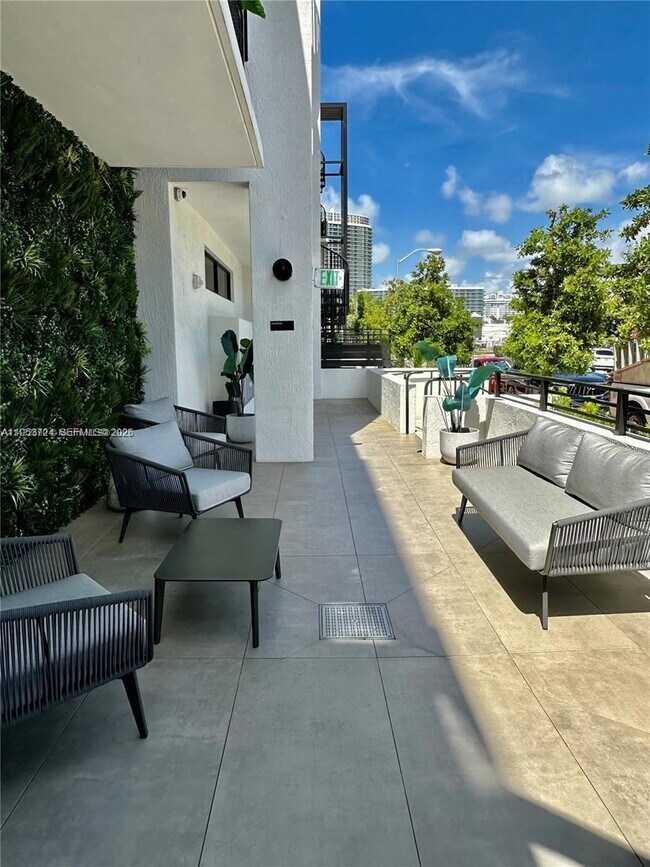 Building Photo - 1030 15th St