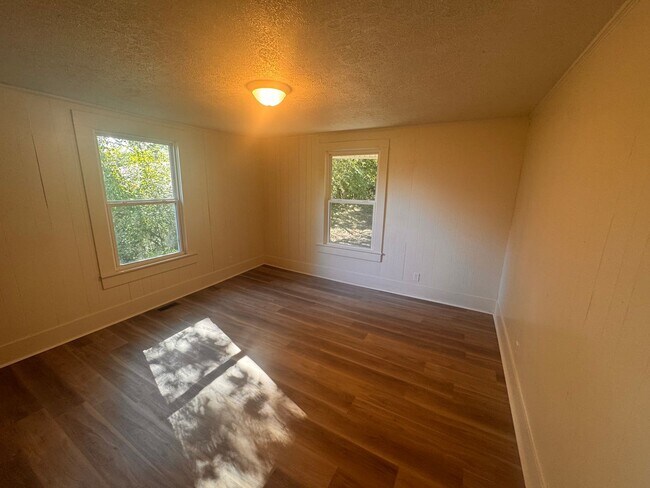 Building Photo - Guntersville, AL Home for Rent!
