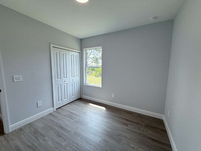 Building Photo - Move-In Ready! 3-bedroom and 2-bathroom home
