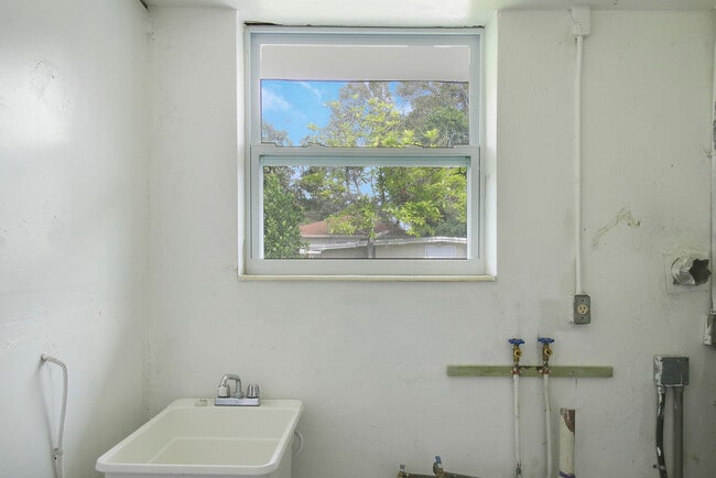 Building Photo - 1231 SW 32nd St