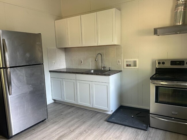 Building Photo - 208 Dent Ln