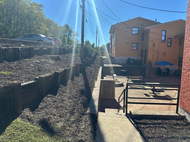 Building Photo - 713 Wilkinson Blvd