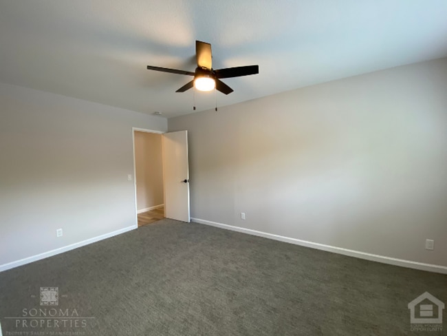 Building Photo - 2BD/2BA Upstairs Duplex with Garage