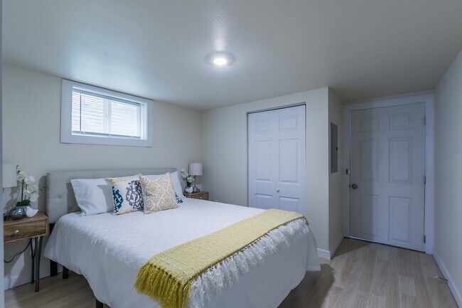 Building Photo - Adorable home with 3 Units in Tacoma