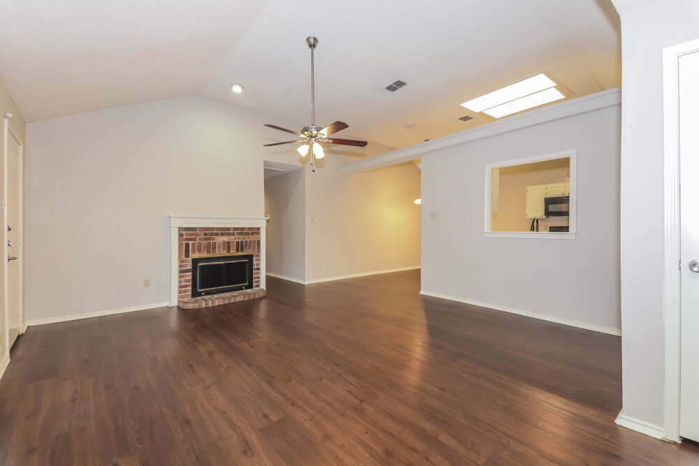 Building Photo - 9723 Pinehurst Ln