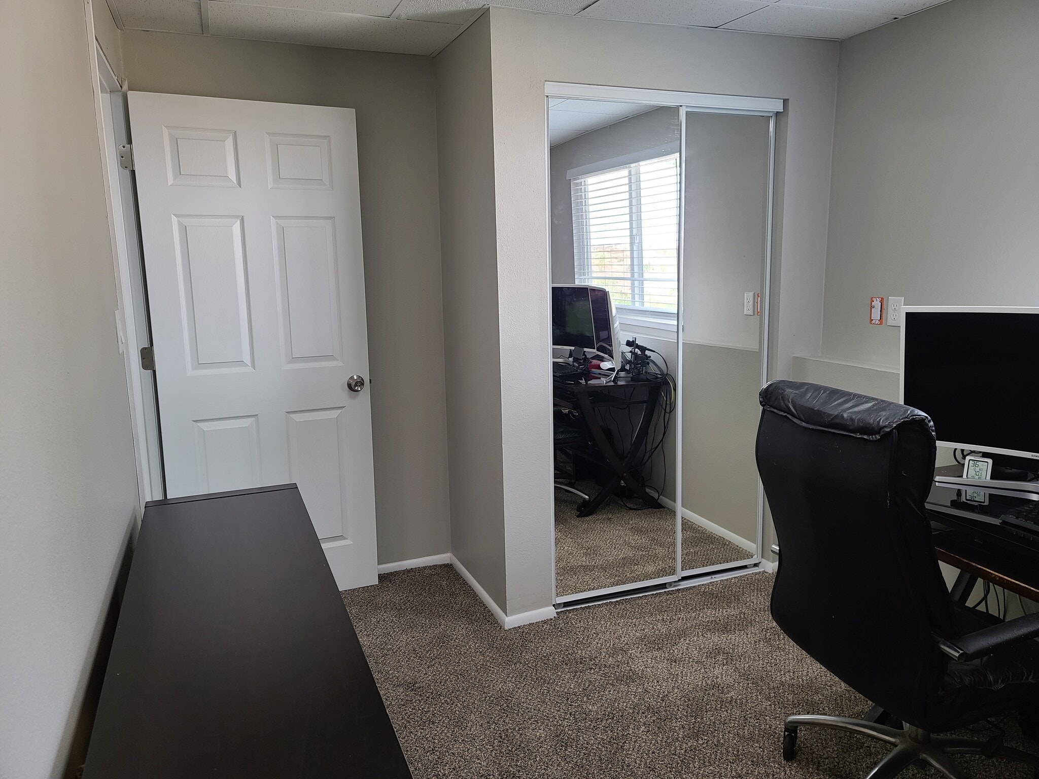 bedroom 1 - 940 W Red Oaks Dr