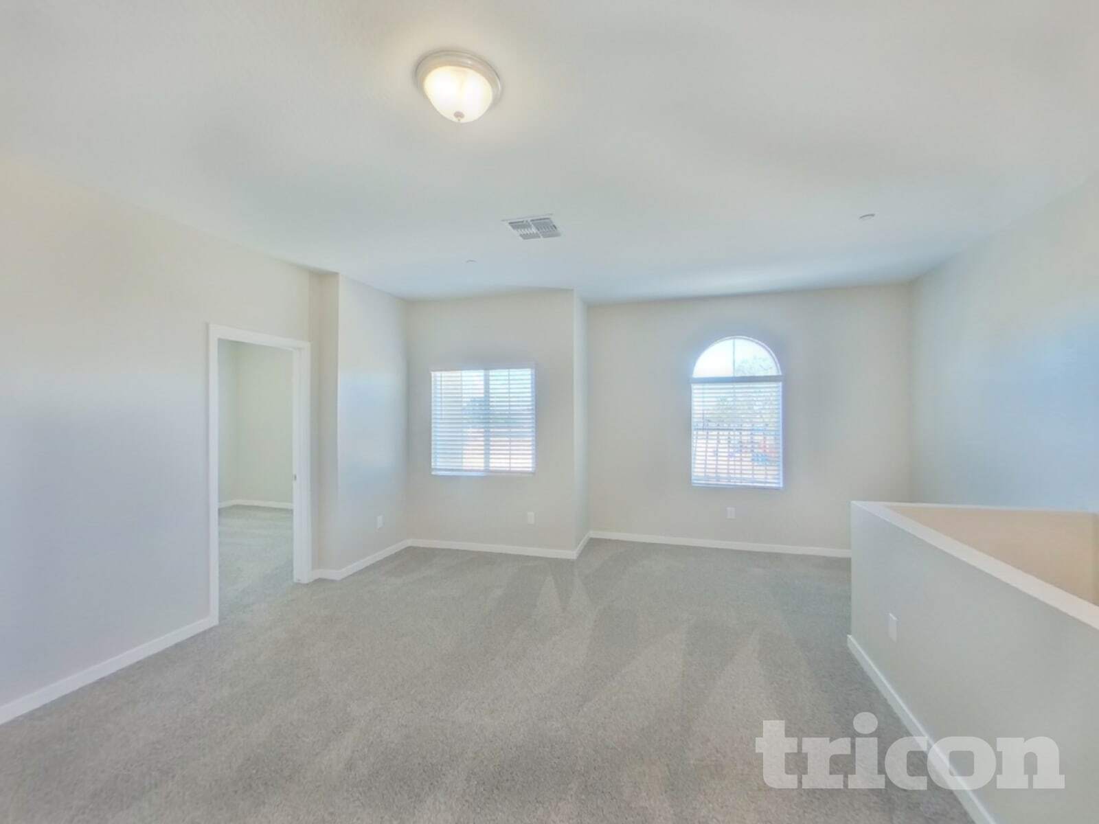 Building Photo - 1349 N Parkcrest