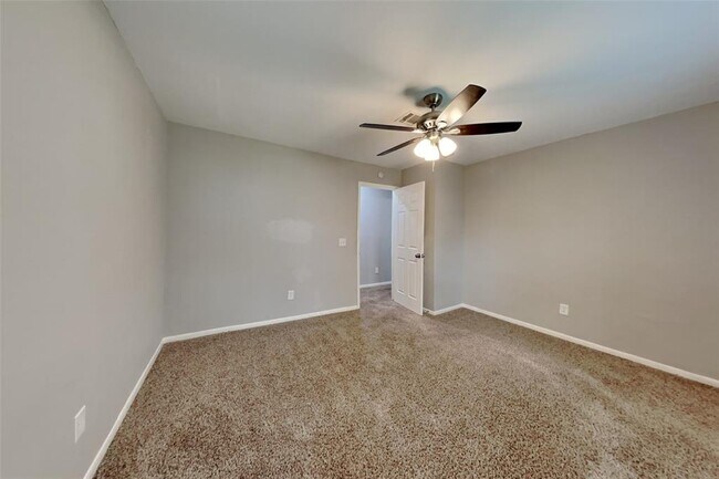 Building Photo - 9219 Palm Shores Dr