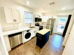 Building Photo - Remodeled in the Heart of Roosevelt District