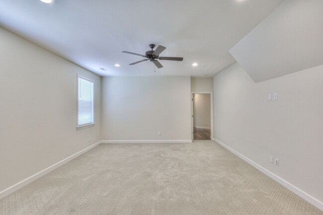 Building Photo - 9141 Holstein Dr