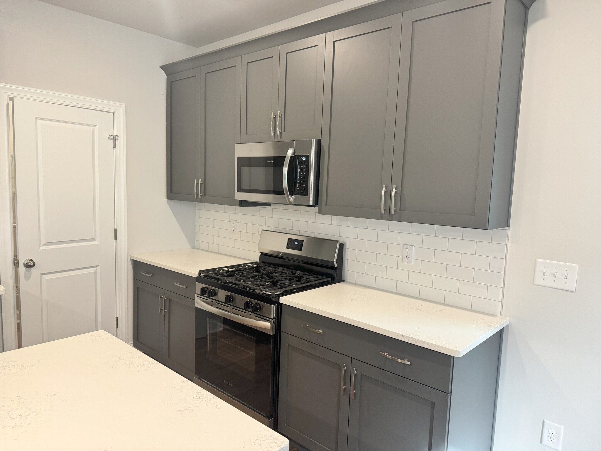 Building Photo - 833 Portland Rose Dr
