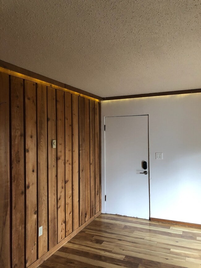 Building Photo - 419 Asbury Court