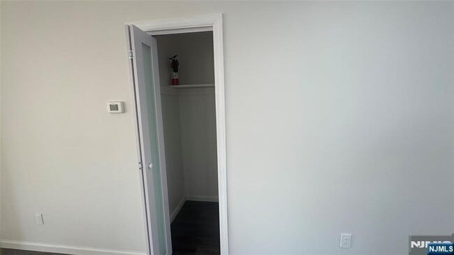 Building Photo - 31 Chestnut St