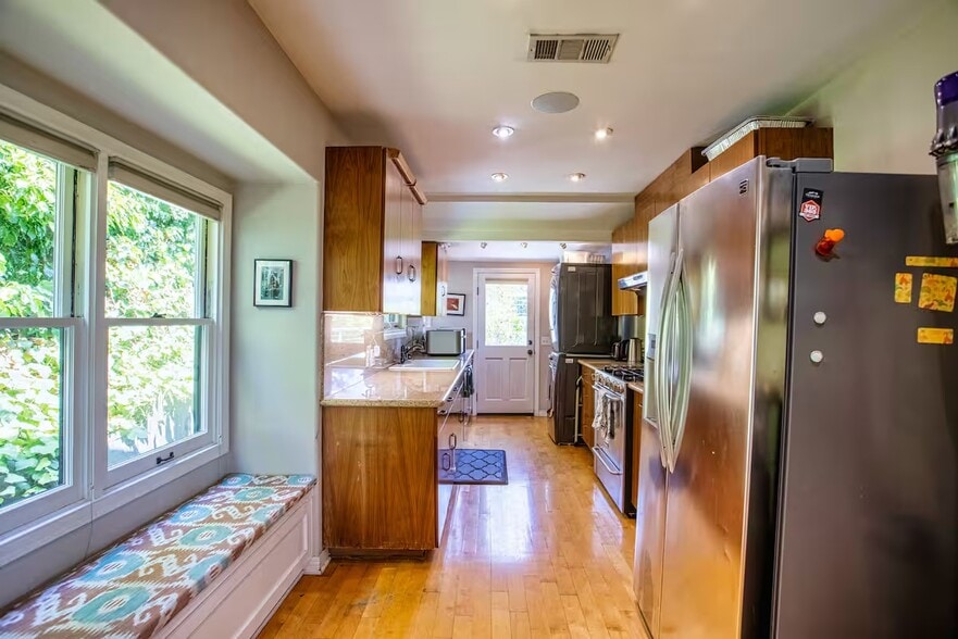 Building Photo - 2597 Dearborn Dr