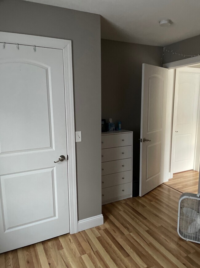 Building Photo - 763 S Aurora St