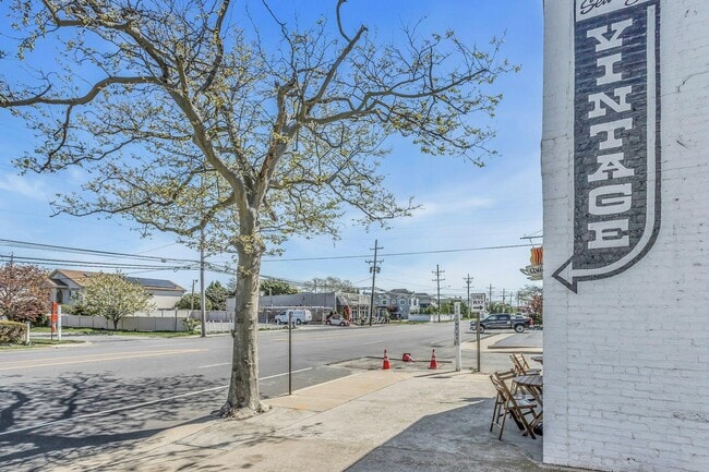 Building Photo - 1402 Bay Blvd