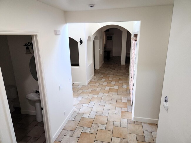 Building Photo - 8420 Lake Shore Dr