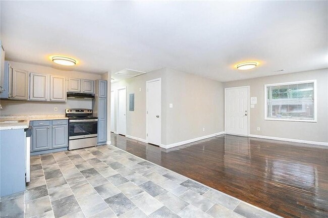 Building Photo - 185 Oak Dr SE