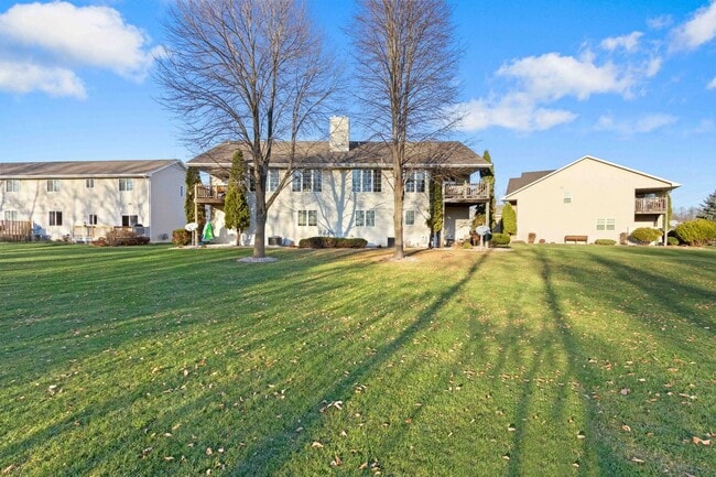 Building Photo - River Point Court Duplex