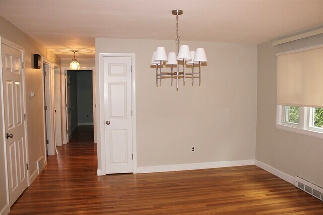 Building Photo - 61 Alton St