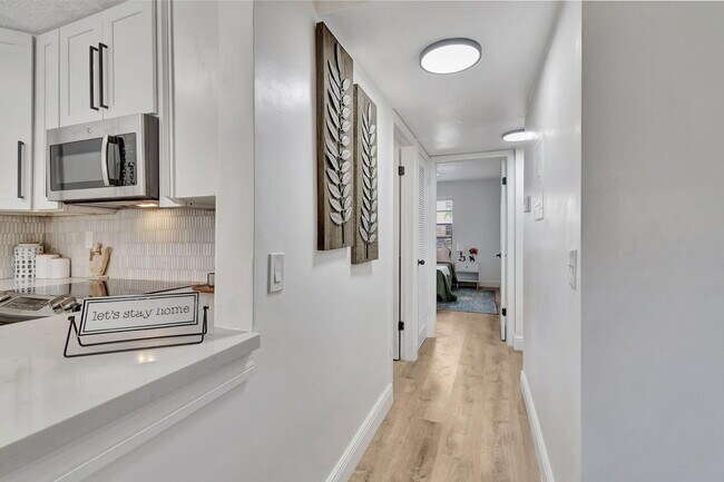 Building Photo - 52 Burgundy N