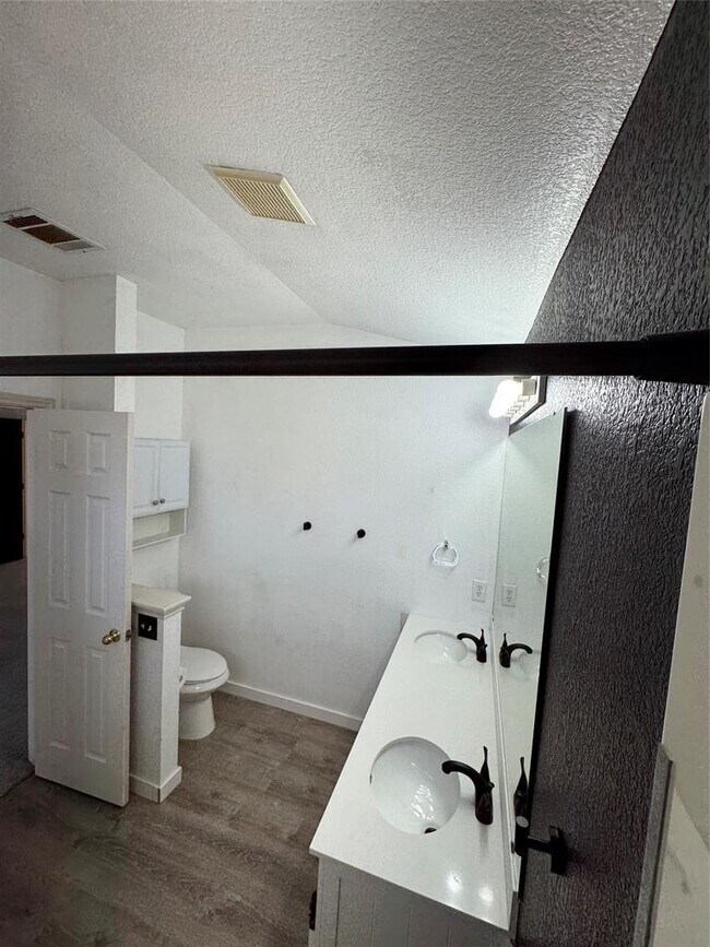 Building Photo - 2802 Greenlee Dr