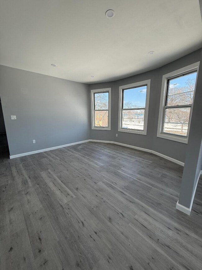 Building Photo - 1637 South Ave