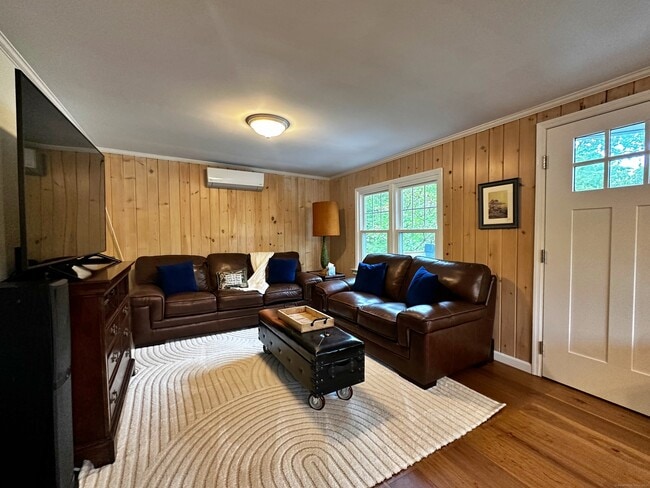 Building Photo - 18 Inglenook Dr