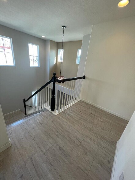 Building Photo - 21 Anjou Cir