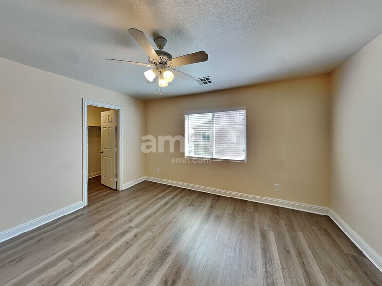 Building Photo - 5842 Crumbling Ridge St