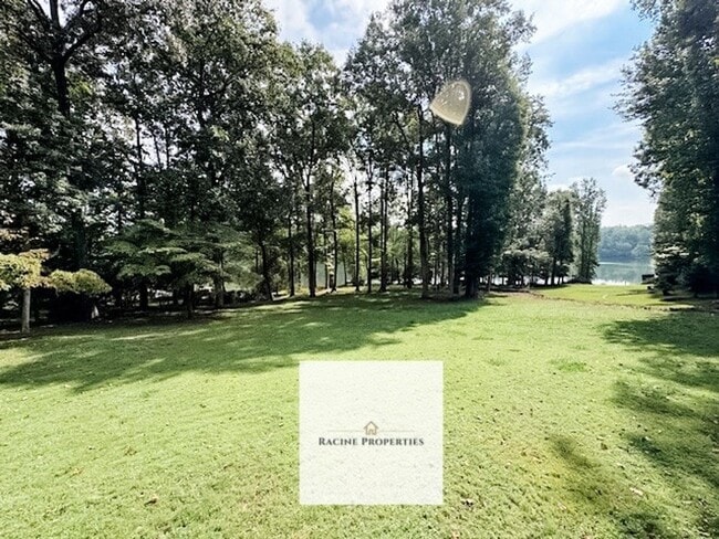 Building Photo - Stunning Lakefront Retreat in Inman, SC