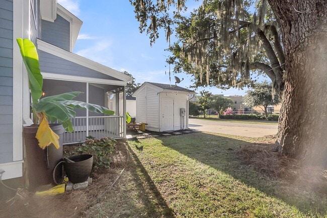 Building Photo - Stunning 3-Bed / 2.5-Bath Home in Park Cir...