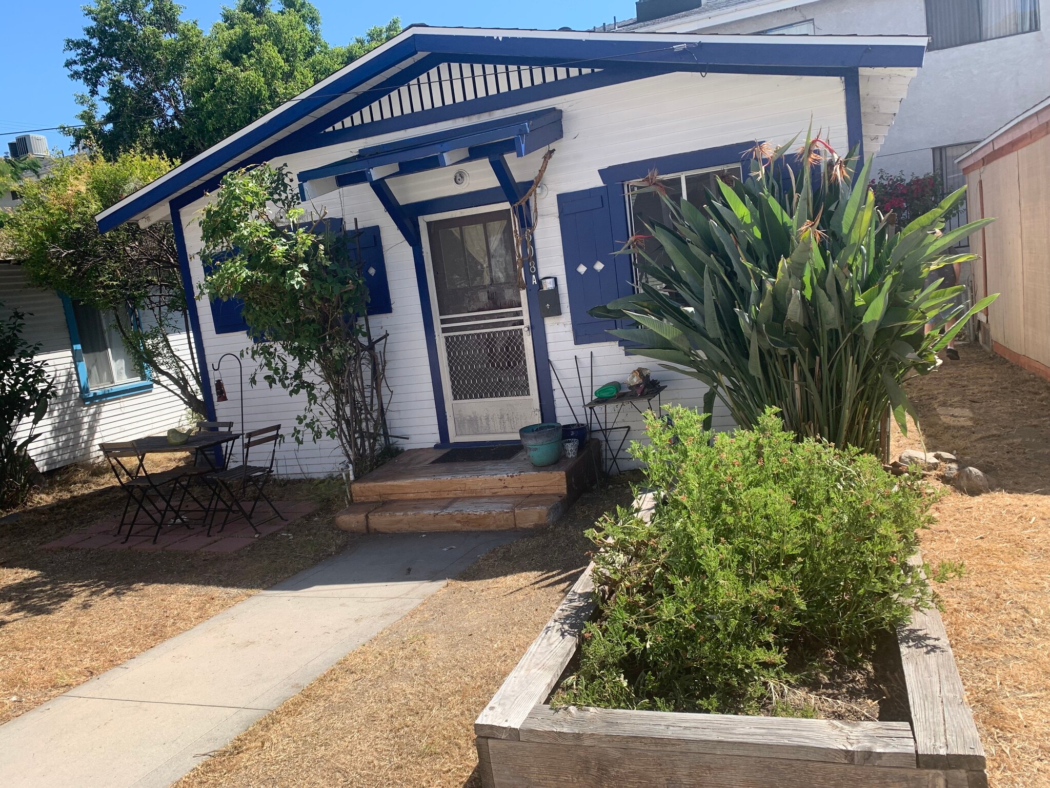 Building Photo - 608 E Angeleno Ave