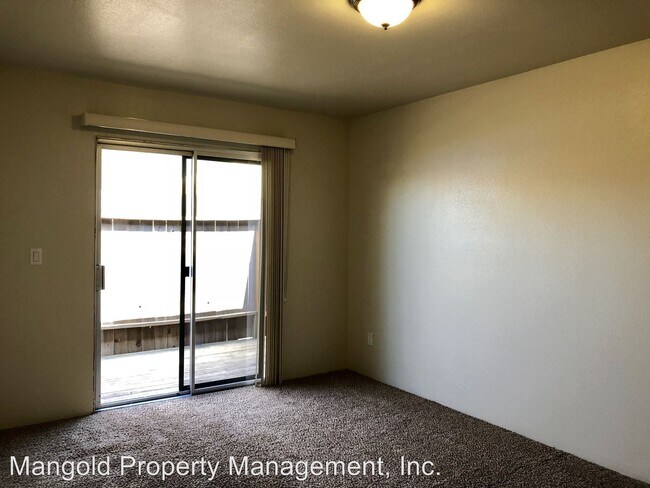 Building Photo - 904 Acosta Plaza