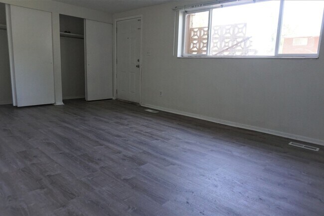 Building Photo - 105 W 250 N