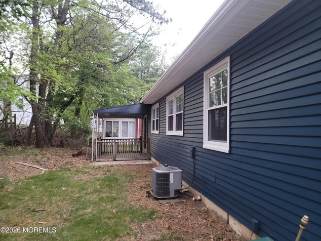 Building Photo - 16 Chelsea Dr