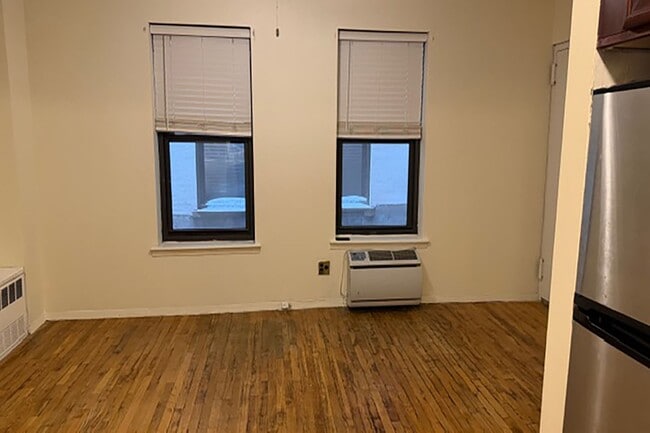 Building Photo - 160 E 91st St