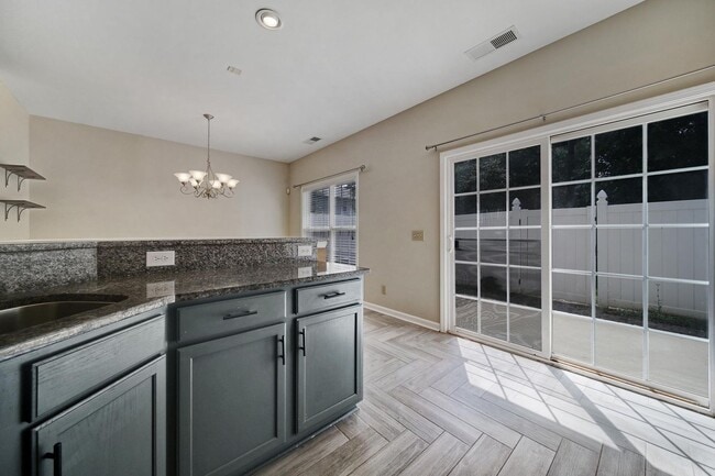 Building Photo - Lovely 3 Bed 2.5 Bath Townhome in Matthews