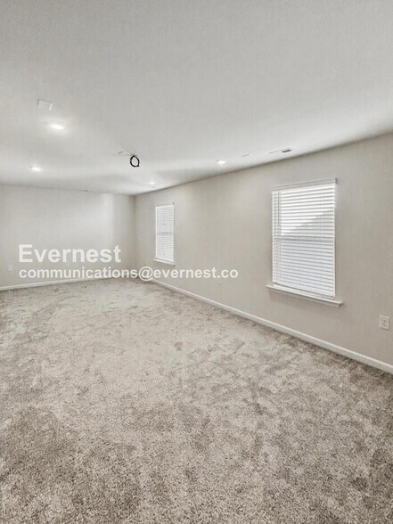 Building Photo - 2145 Bethpage Dr